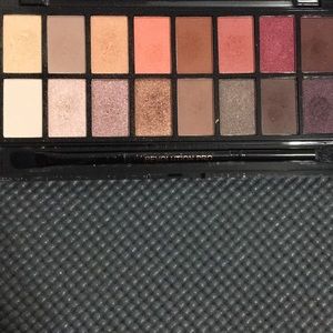 Makeup revolution eyeshadow palette